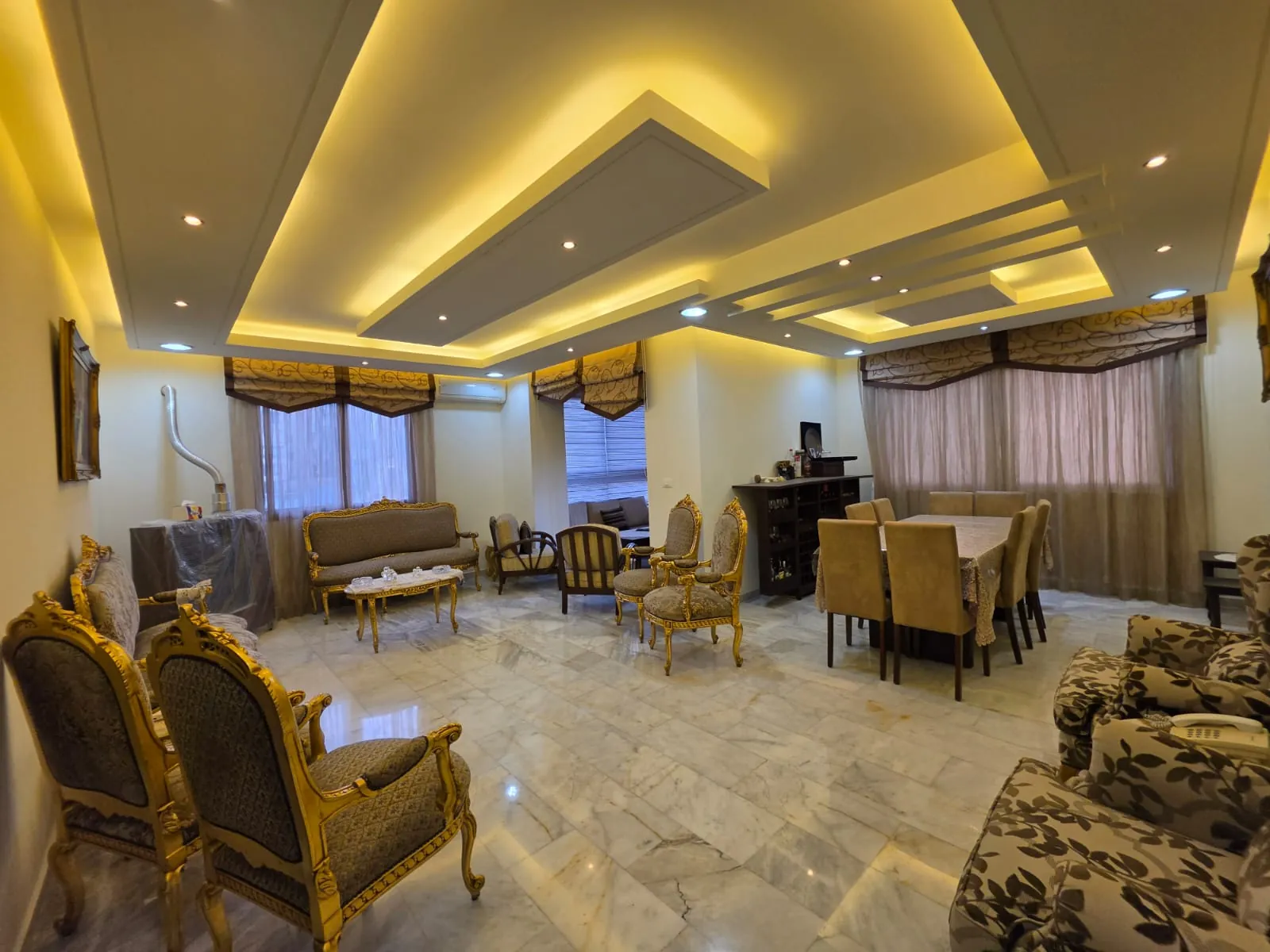 Bright 3-Bedroom Apartment with Roof Terrace For Sale in Baabda — الصورة 3