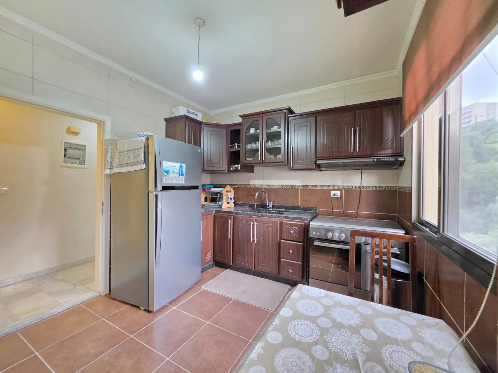 Bright 3-Bedroom Apartment with Roof Terrace For Sale in Baabda — الصورة 4