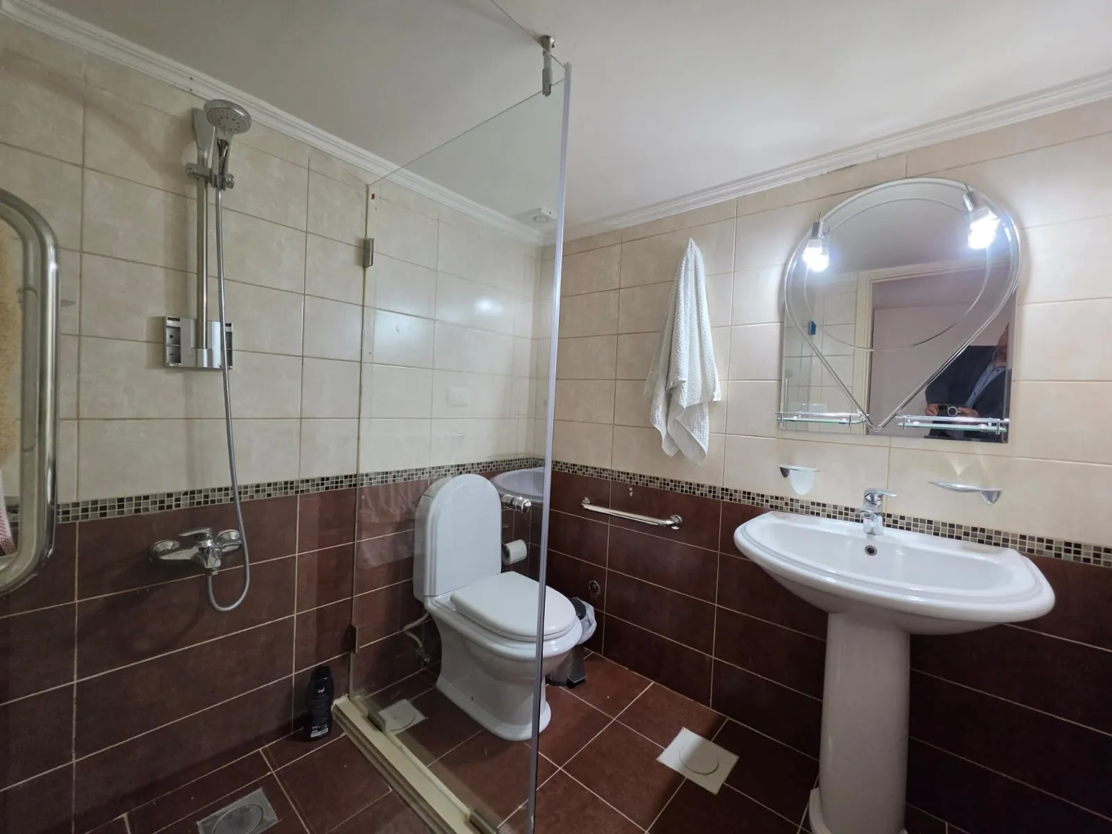 Bright 3-Bedroom Apartment with Roof Terrace For Sale in Baabda — الصورة 8