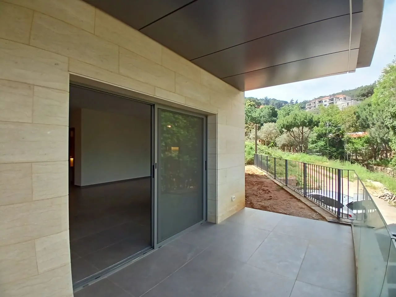 High-End Apartment with Sea and Mountain View For Sale in Roumie — الصورة 2