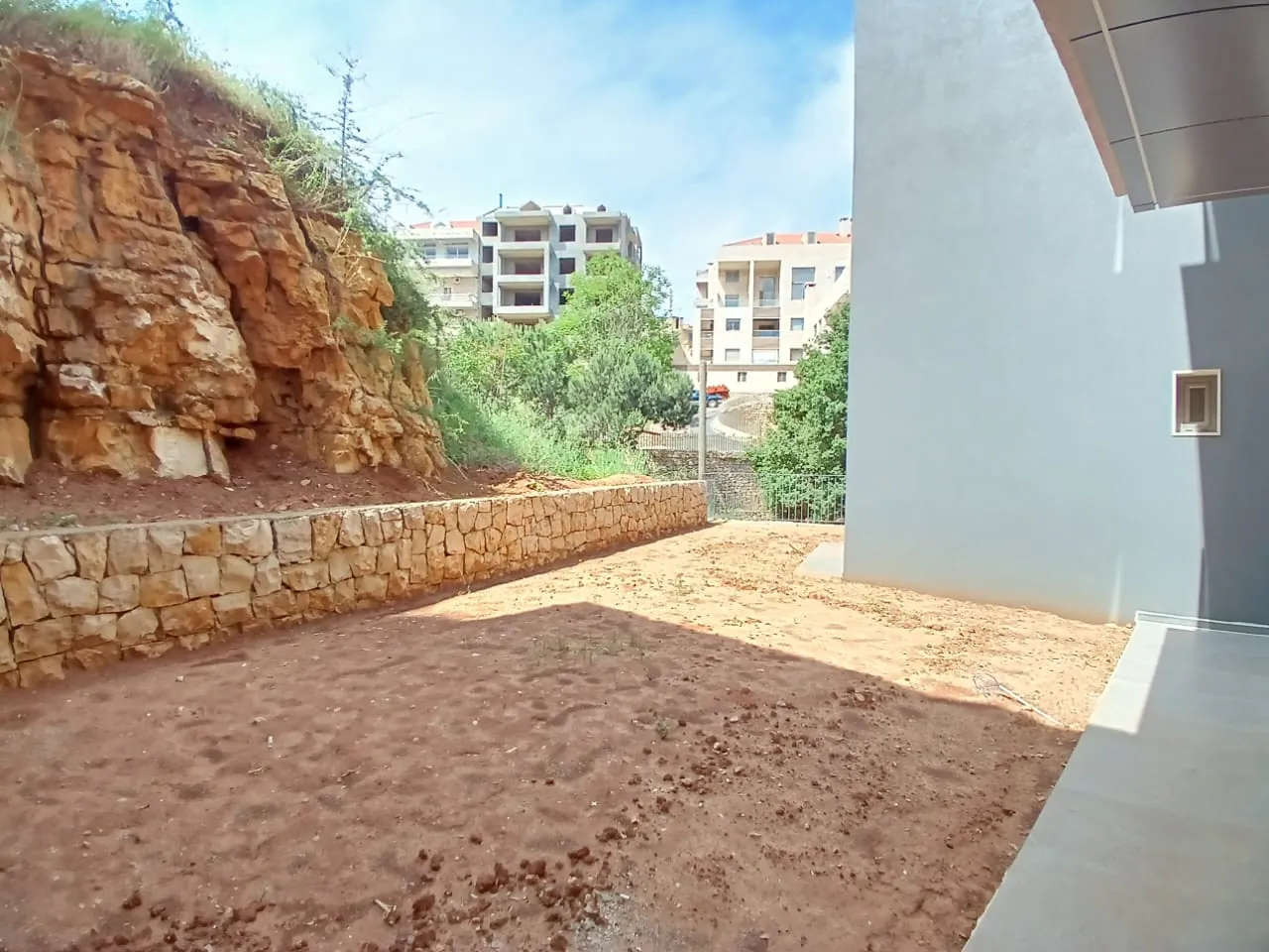 High-End Apartment with Sea and Mountain View For Rent in Roumie — الصورة 3