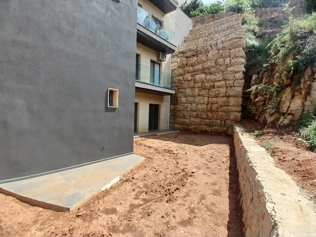 High-End Apartment with Sea and Mountain View For Rent in Roumie — الصورة 4