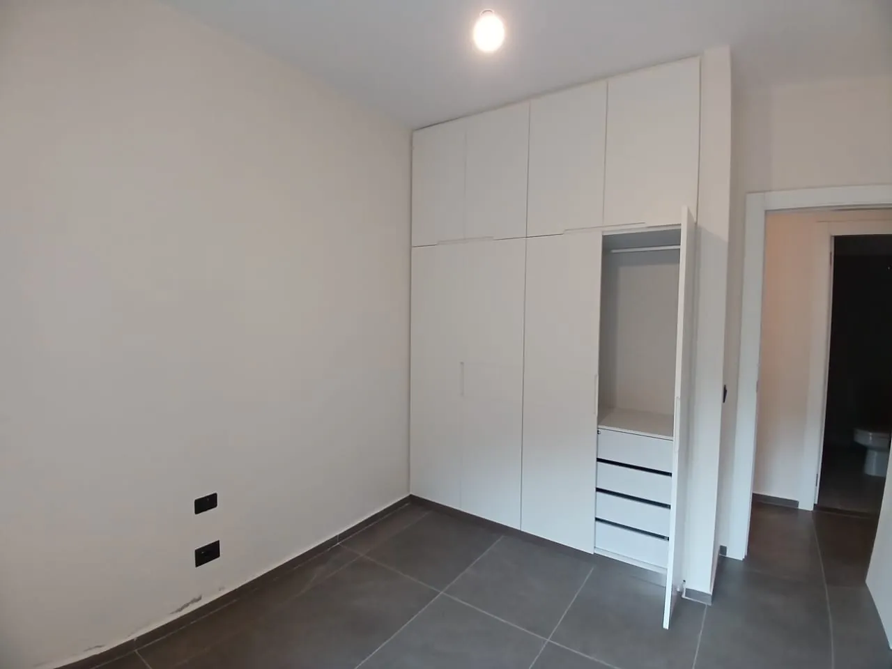 High-End Apartment with Sea and Mountain View For Rent in Roumie — الصورة 7