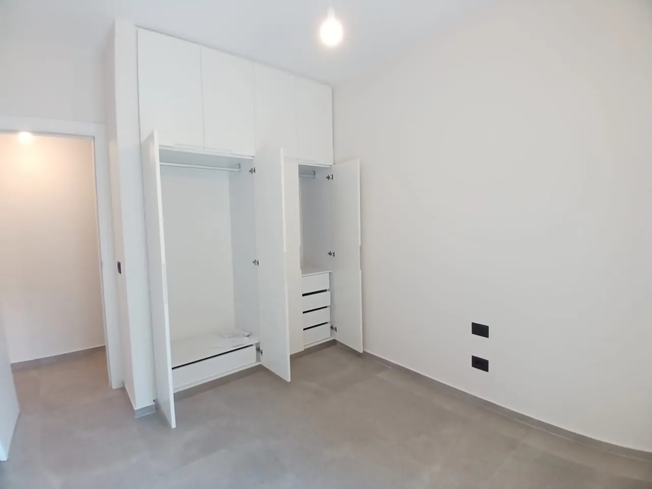 High-End Apartment with Sea and Mountain View For Sale in Roumie — الصورة 10
