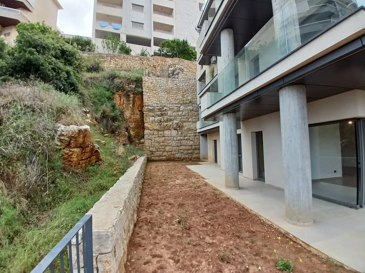 High-End Apartment with Sea and Mountain View For Sale in Roumie — الصورة 3