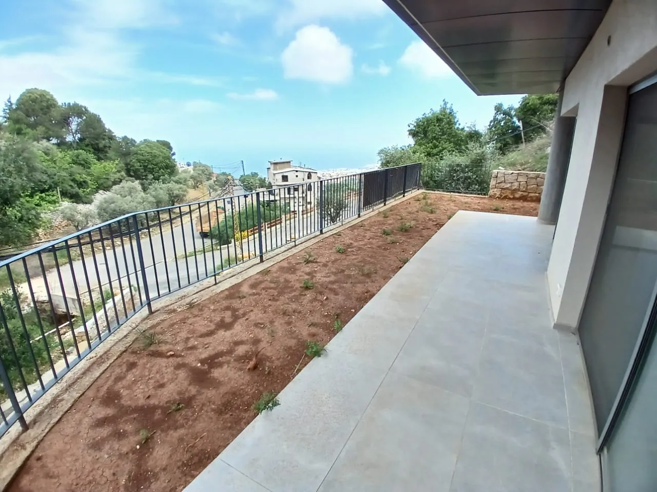High-End Apartment with Sea and Mountain View For Sale in Roumie — الصورة 4