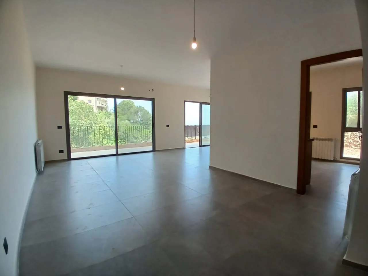 High-End Apartment with Sea and Mountain View For Sale in Roumie — الصورة 5