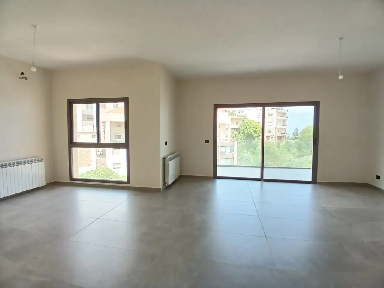 High-End Apartment with Sea and Mountain View For Rent in Roumie — الصورة 6
