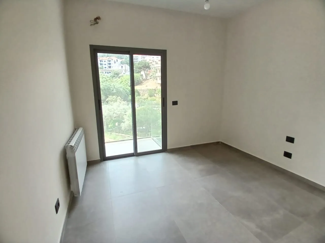 High-End Apartment with Sea and Mountain View For Rent in Roumie — الصورة 9