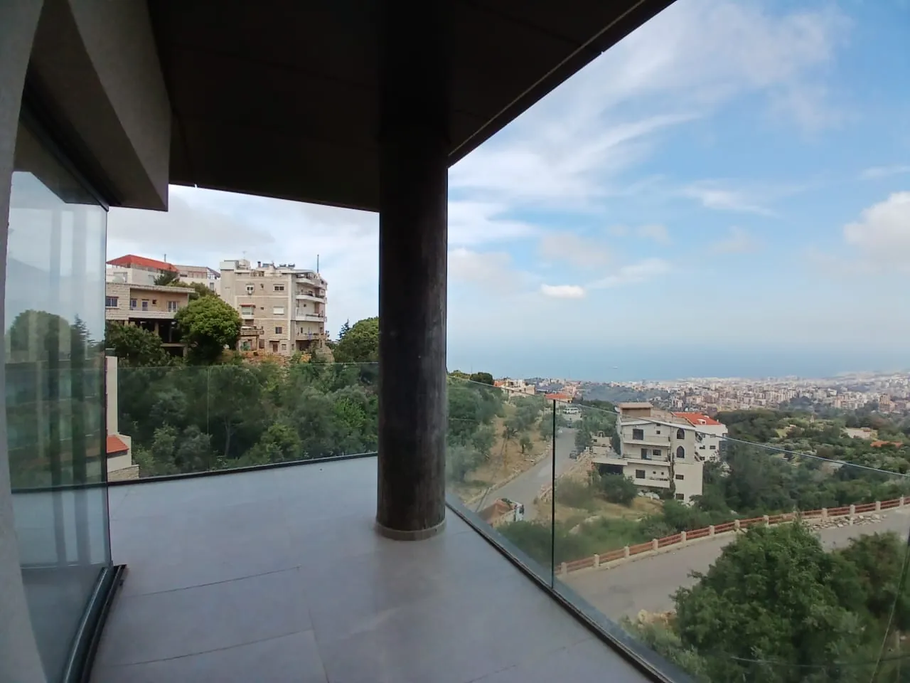 High-End Apartment with Sea and Mountain View For Rent in Roumie — الصورة 2