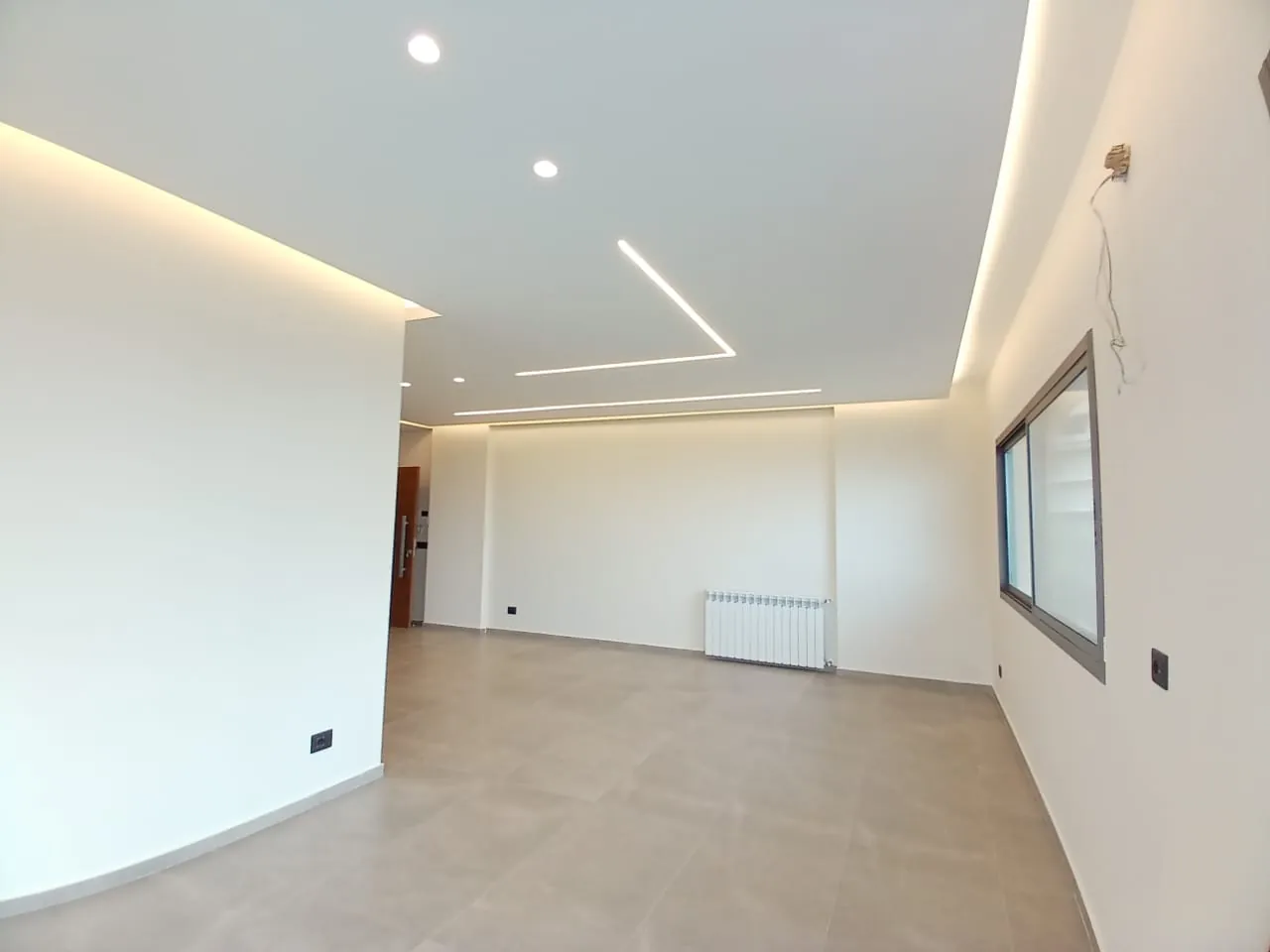 High-End Apartment with Sea and Mountain View For Rent in Roumie — الصورة 4