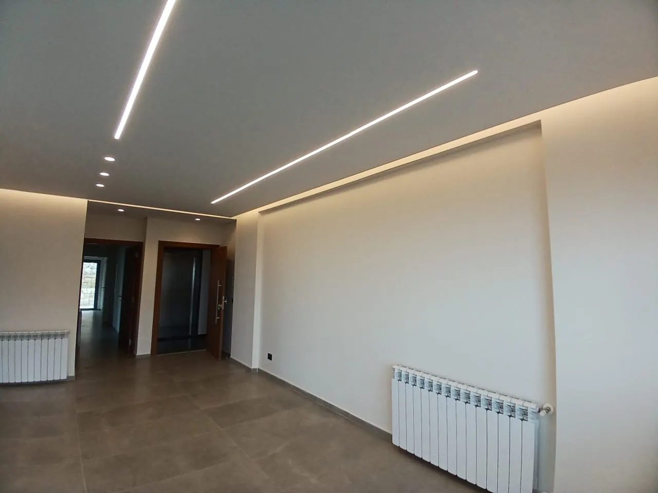 High-End Apartment with Sea and Mountain View For Rent in Roumie — الصورة 8