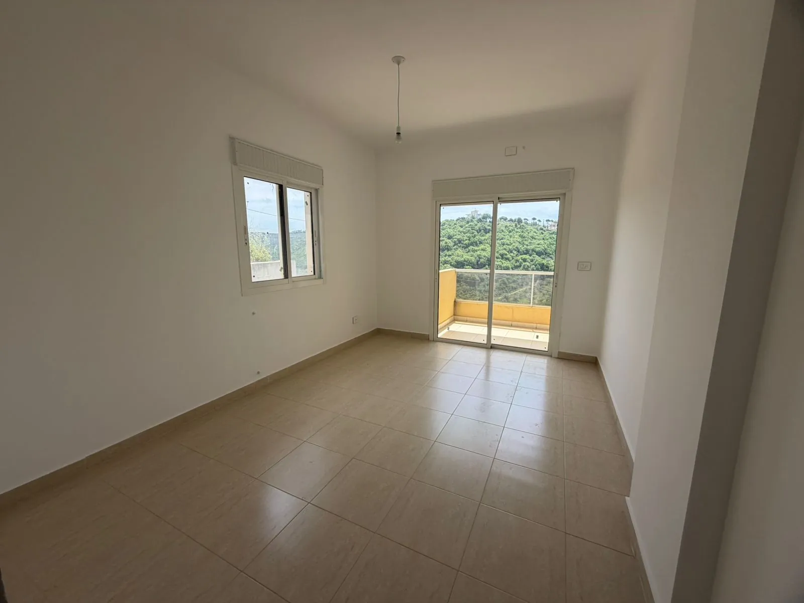 Brand New Apartment with Mountain View in For Sale Batroun, Bejdarfel — الصورة 2