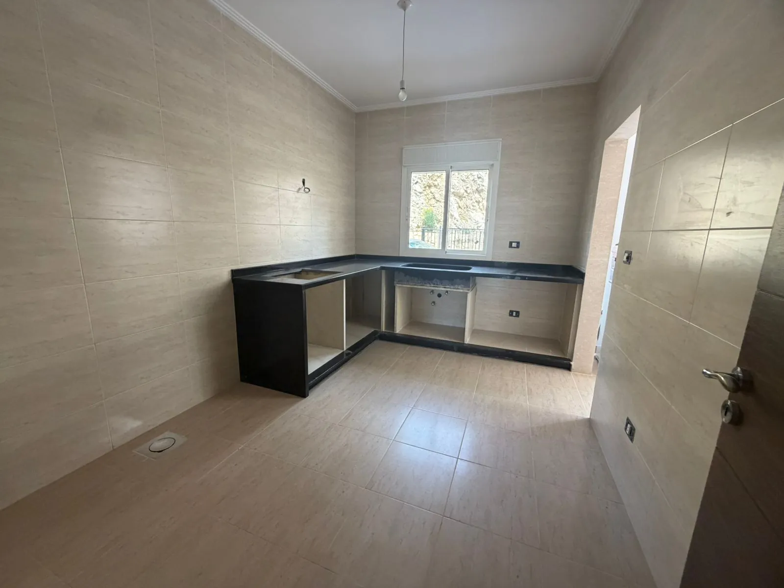 Brand New Apartment with Mountain View in For Sale Batroun, Bejdarfel — الصورة 4