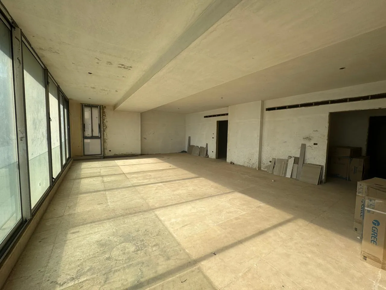 Spacious & Brand-New Apartment with Sea View For Sale in Ramlet Al Bayda, Beirut — الصورة 2