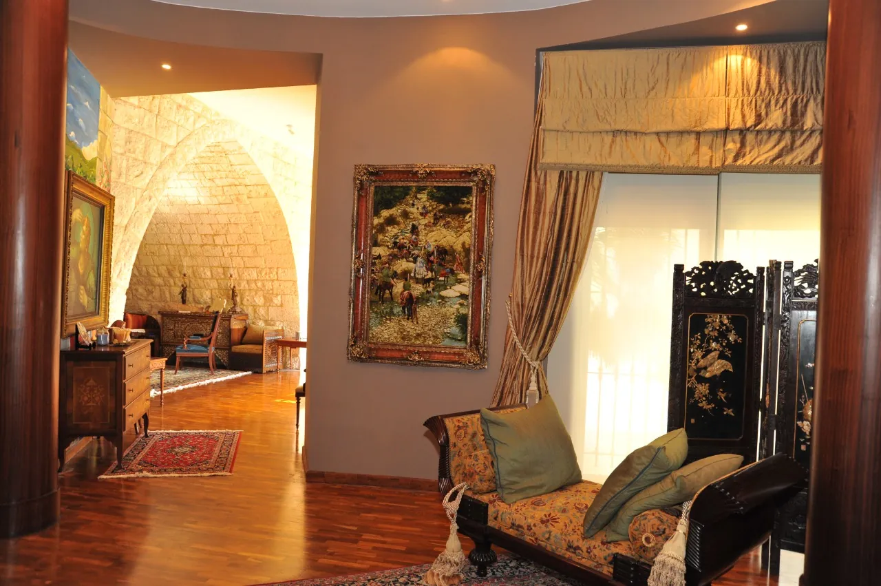 Amazing Luxurious Castle with Garden & Pool For Sale in Batroun, Wajeh El Hajar — الصورة 8