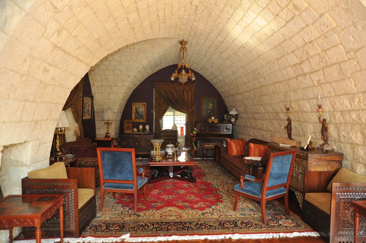 Amazing Luxurious Castle with Garden & Pool For Sale in Batroun, Wajeh El Hajar — الصورة 9