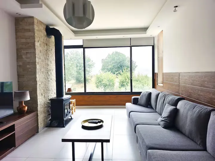 Renovated Furnished Chalet For Sale in Faqra — الصورة 3