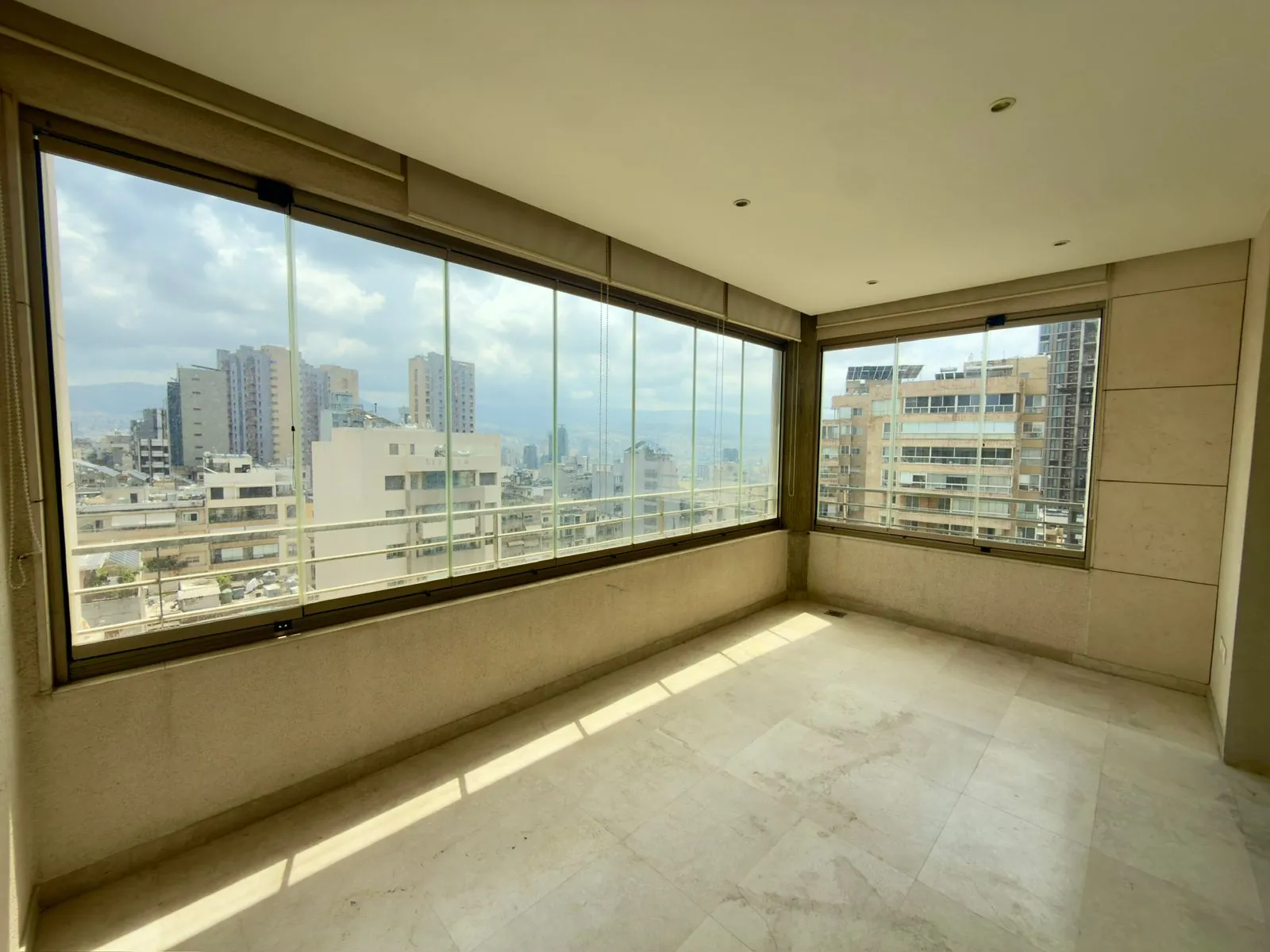 Spacious & Elegant 3-Bedroom Apartment For Rent in Achrafieh, Sassine — الصورة 4