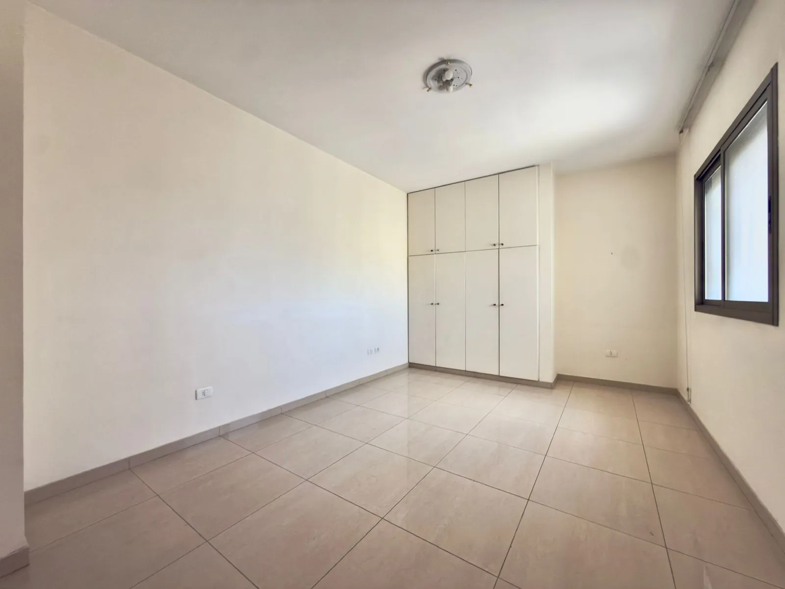 Spacious & Elegant 3-Bedroom Apartment For Rent in Achrafieh, Sassine — الصورة 7