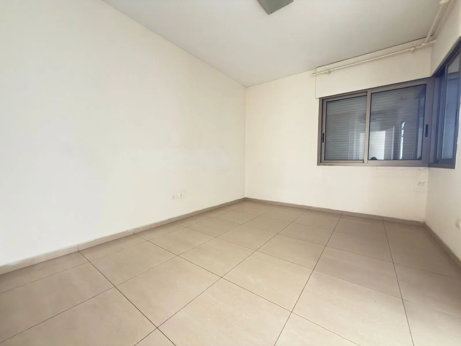 Spacious & Elegant 3-Bedroom Apartment For Rent in Achrafieh, Sassine — الصورة 9
