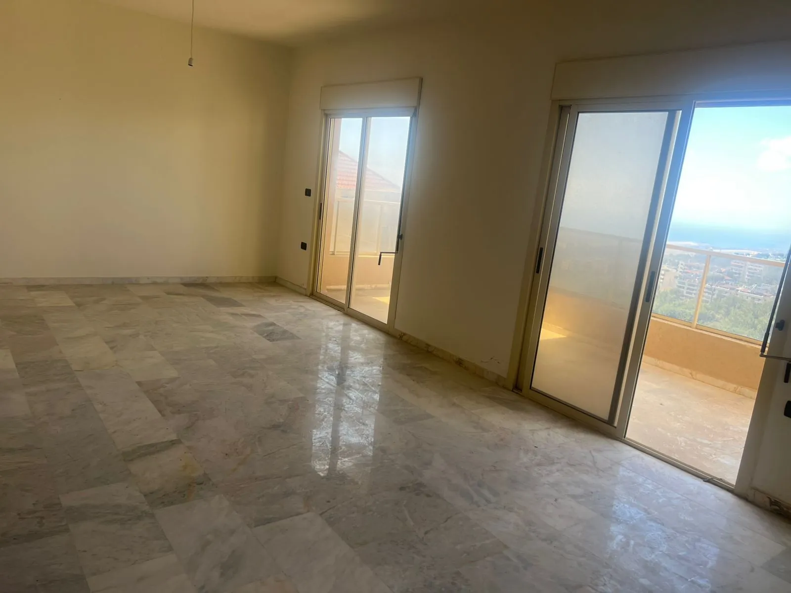 Apartment For Sale with Amazing View in Gated Community in Bchamoun, El Madares — الصورة 2