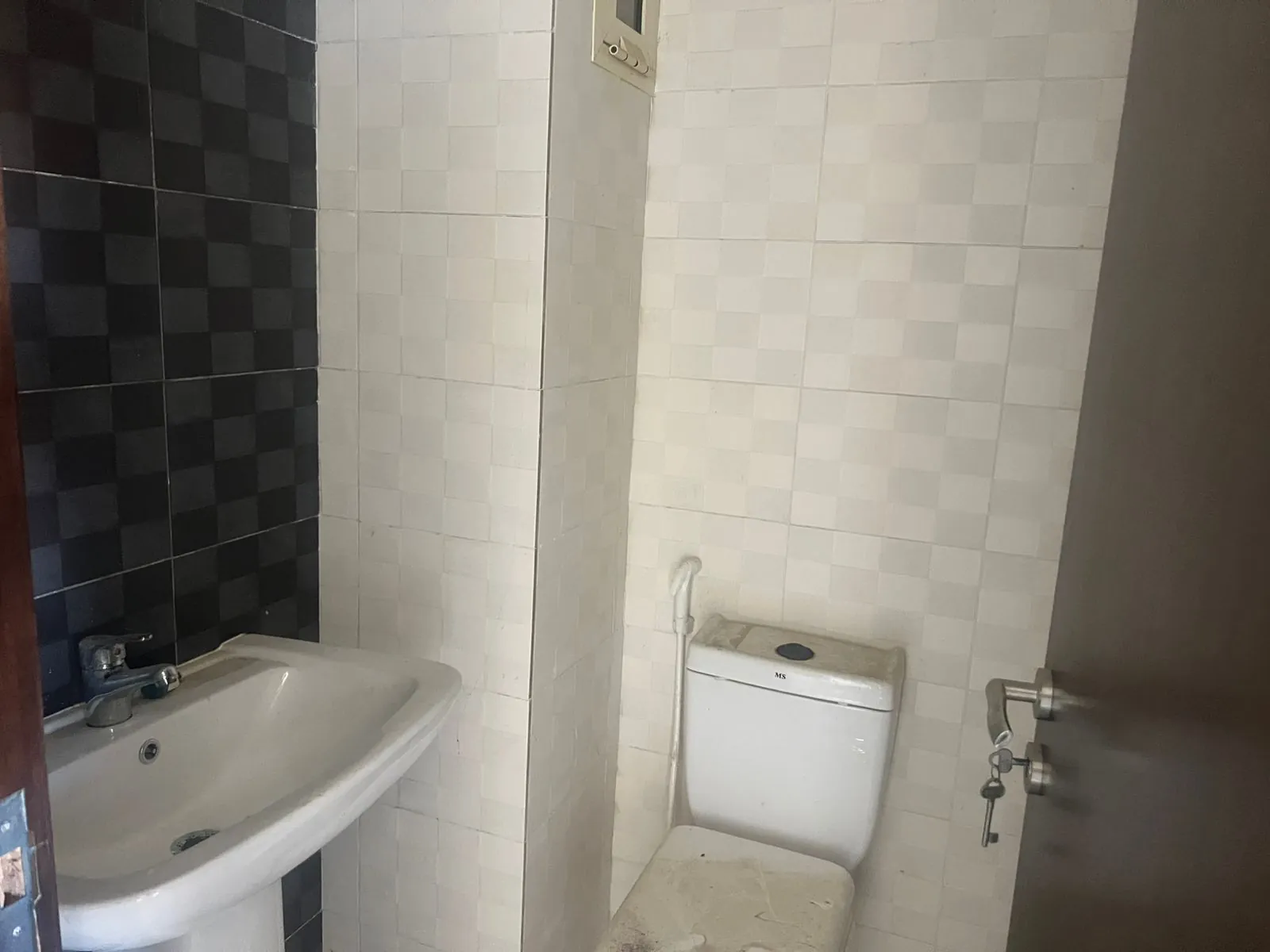 Apartment For Sale with Amazing View in Gated Community in Bchamoun, El Madares — الصورة 6