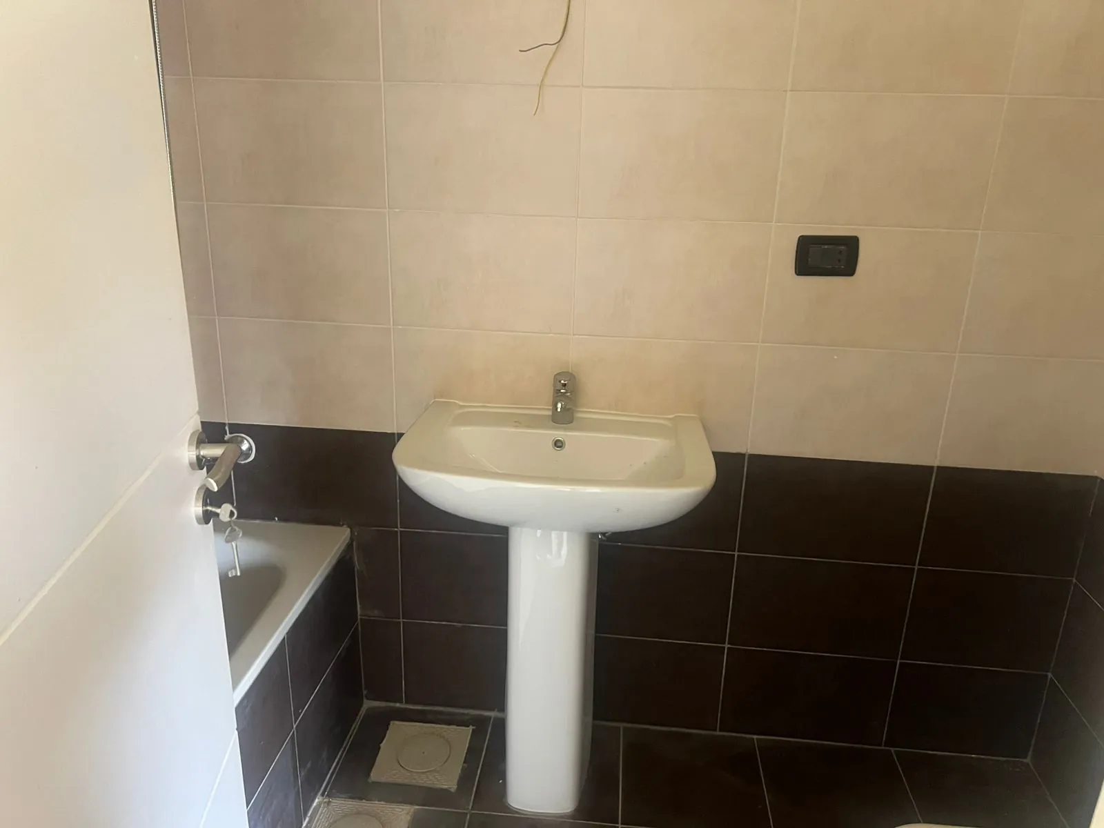 Apartment For Sale with Amazing View in Gated Community in Bchamoun, El Madares — الصورة 7