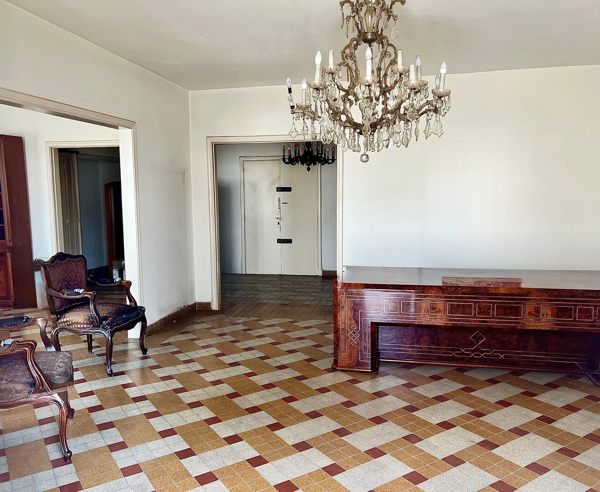 Commercial Space For Rent in Verdun, Beirut — الصورة 4