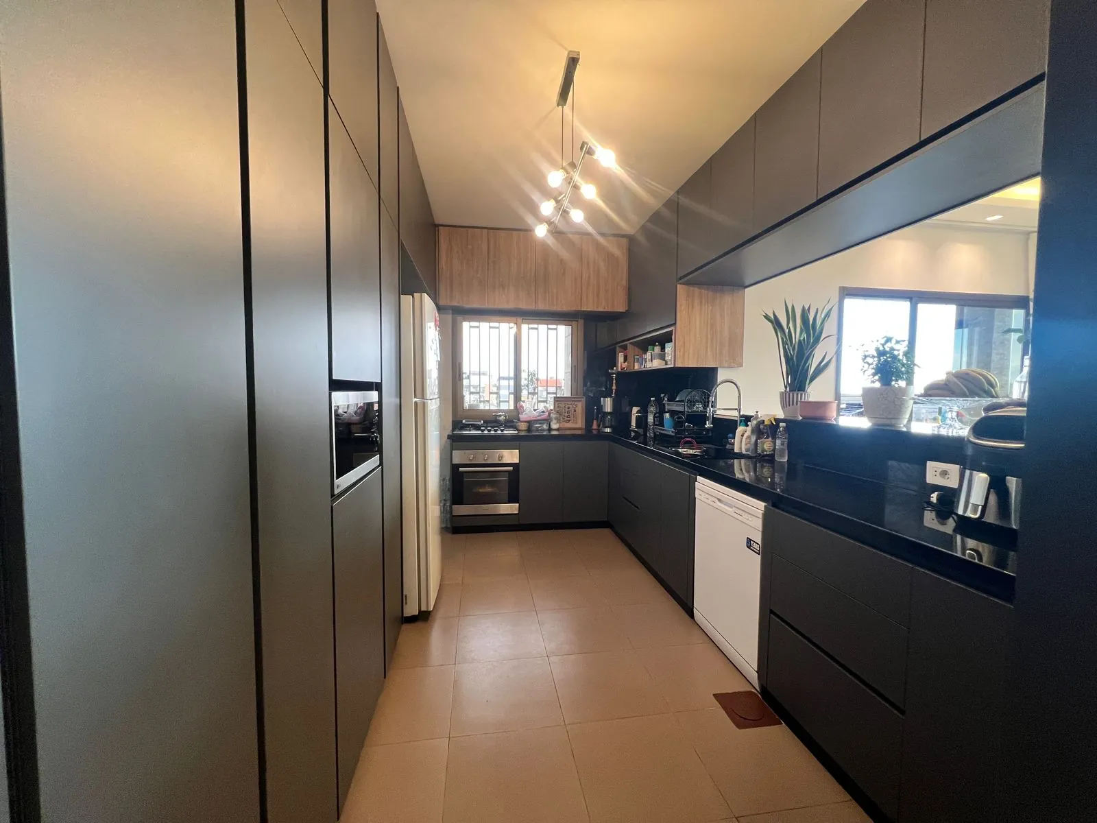 3-Bedroom Apartment For Sale in Ghobeiry, Mazraa — الصورة 3