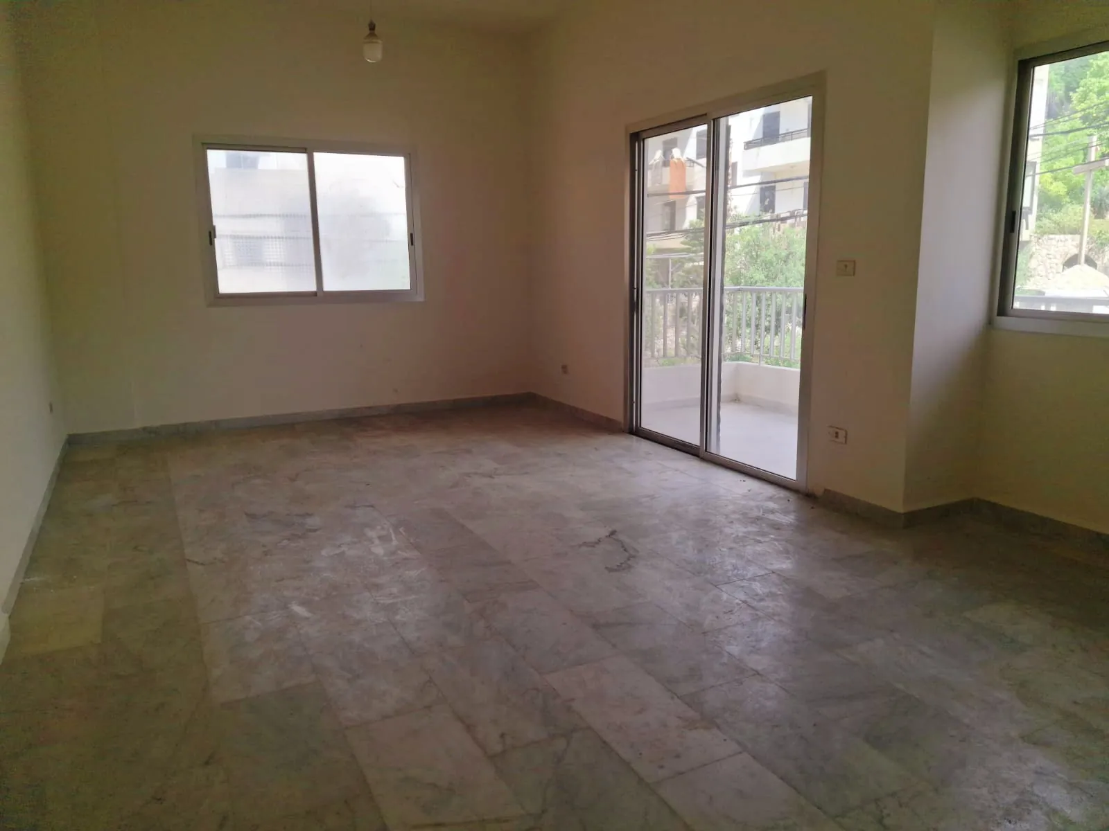 3-Bedroom Apartment For Sale with Mountain View in Safra — الصورة 4