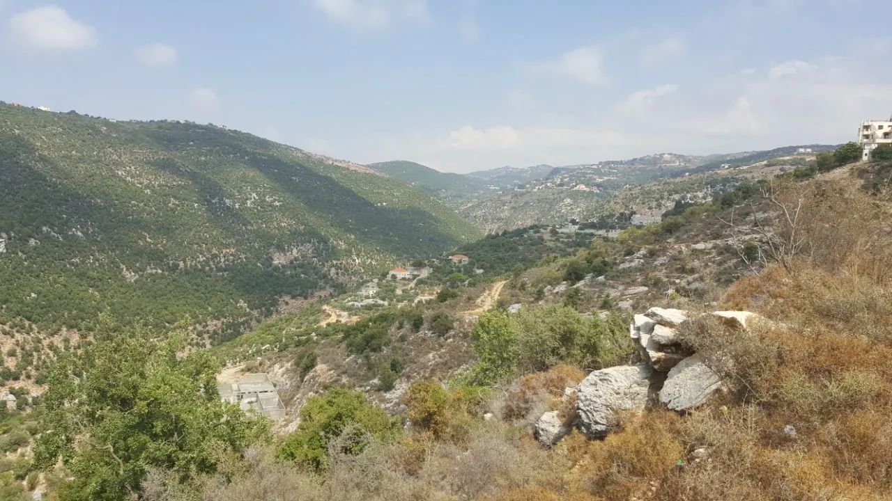 2,335 SQM Land with Mountain View For Sale in Kharbe, Jbeil District — الصورة 4
