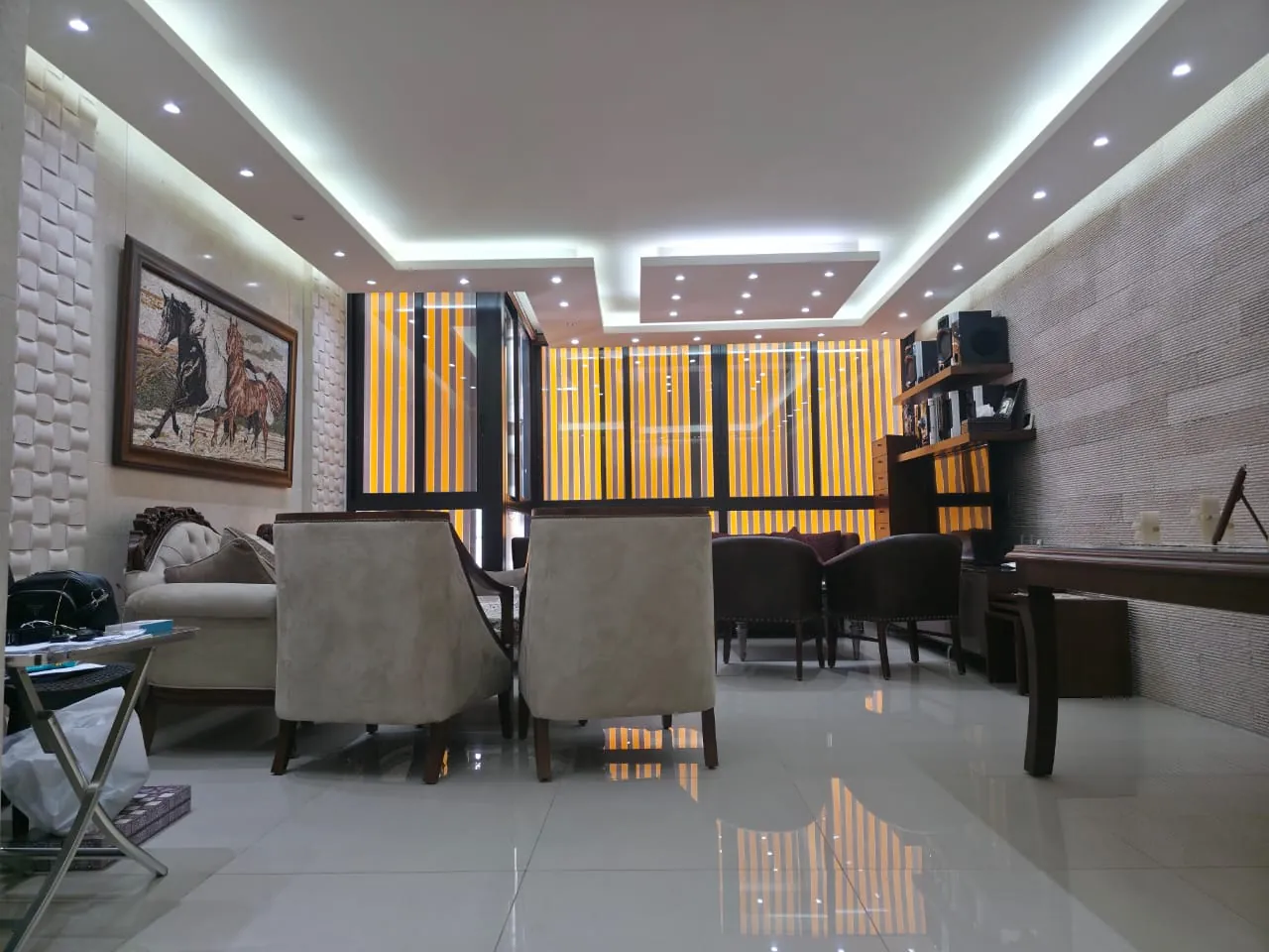 Fully Renovated Apartment Semi furnished For Sale in Sabtieh — الصورة 2