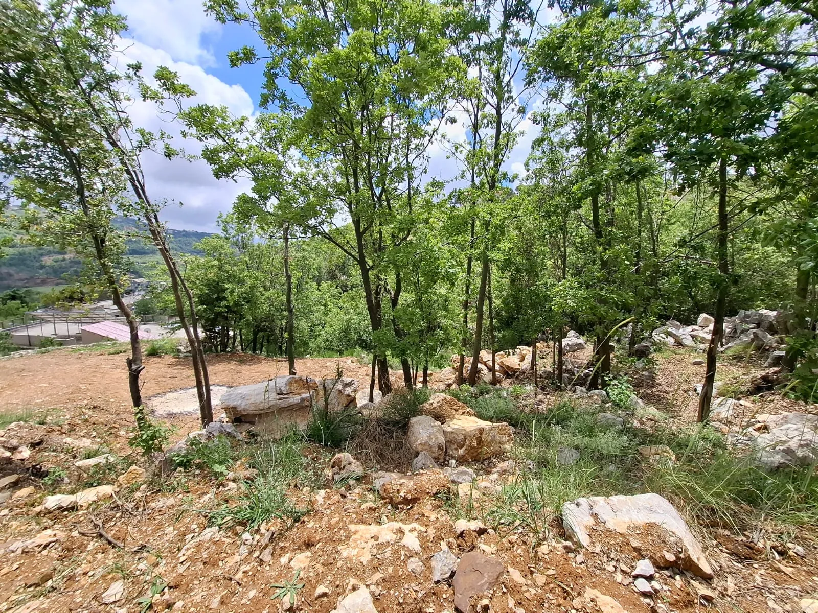 825 sqm Land for sale in Kfarzebian — الصورة 2