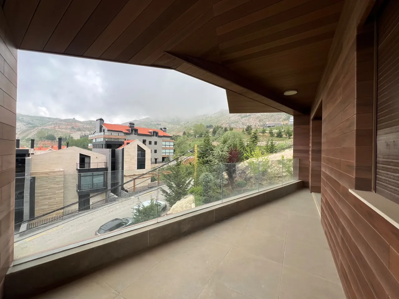 Furnished 2-Bedroom Chalet with Mountain View For Rent in Zaarour — الصورة 2