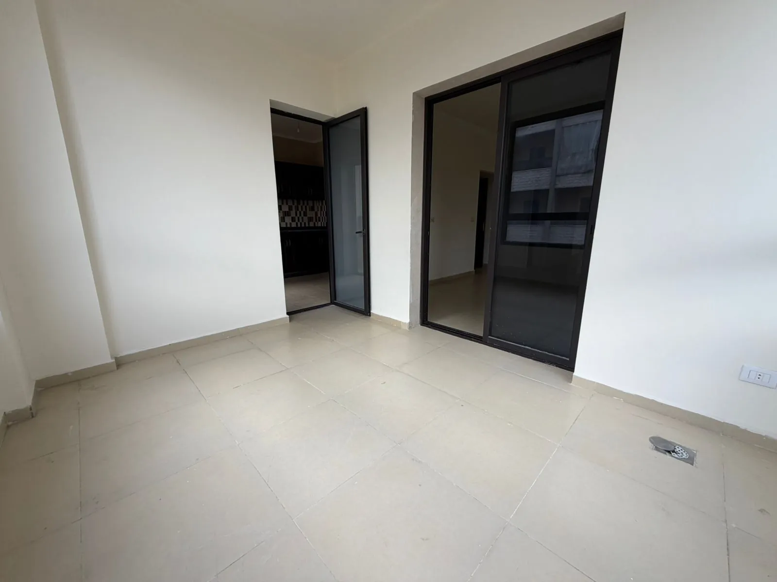 3-Bedroom Apartment For Sale in Batroun — الصورة 2