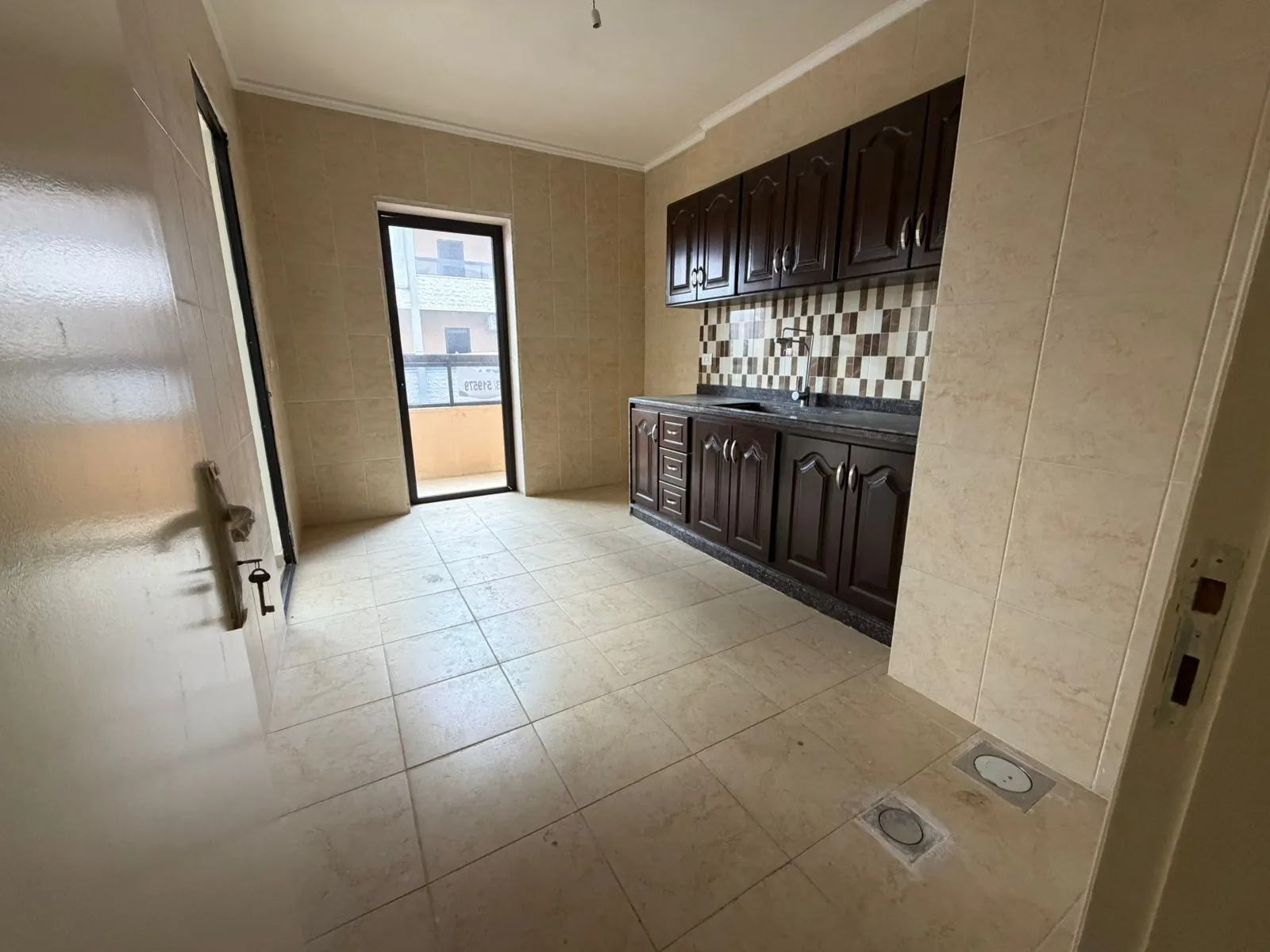 3-Bedroom Apartment For Sale in Batroun — الصورة 3