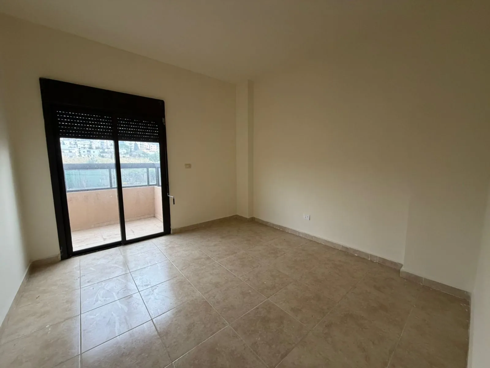 3-Bedroom Apartment For Sale in Batroun — الصورة 5