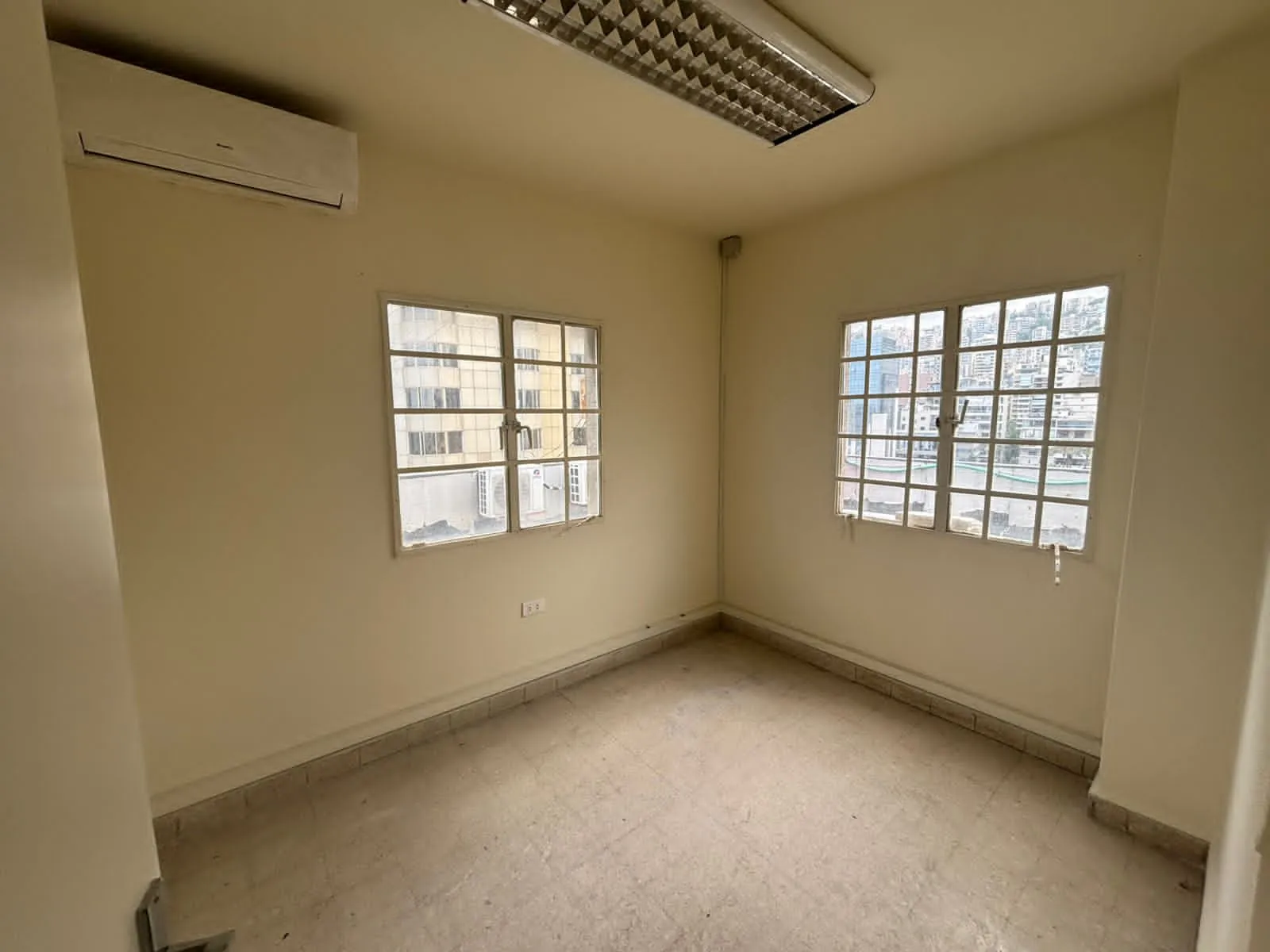 Cozy One Bedroom Apartment For Rent in Jal El Dib — الصورة 2