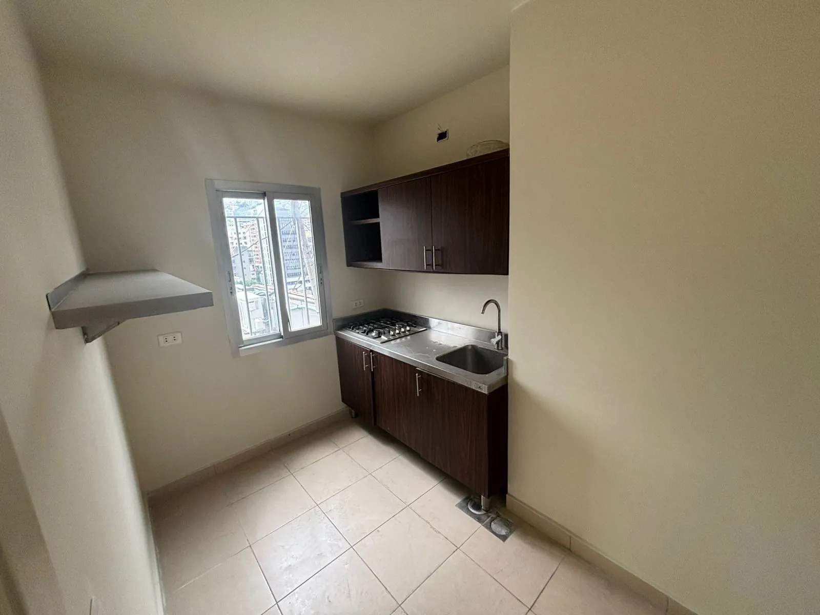 Cozy One Bedroom Apartment For Rent in Jal El Dib — الصورة 3