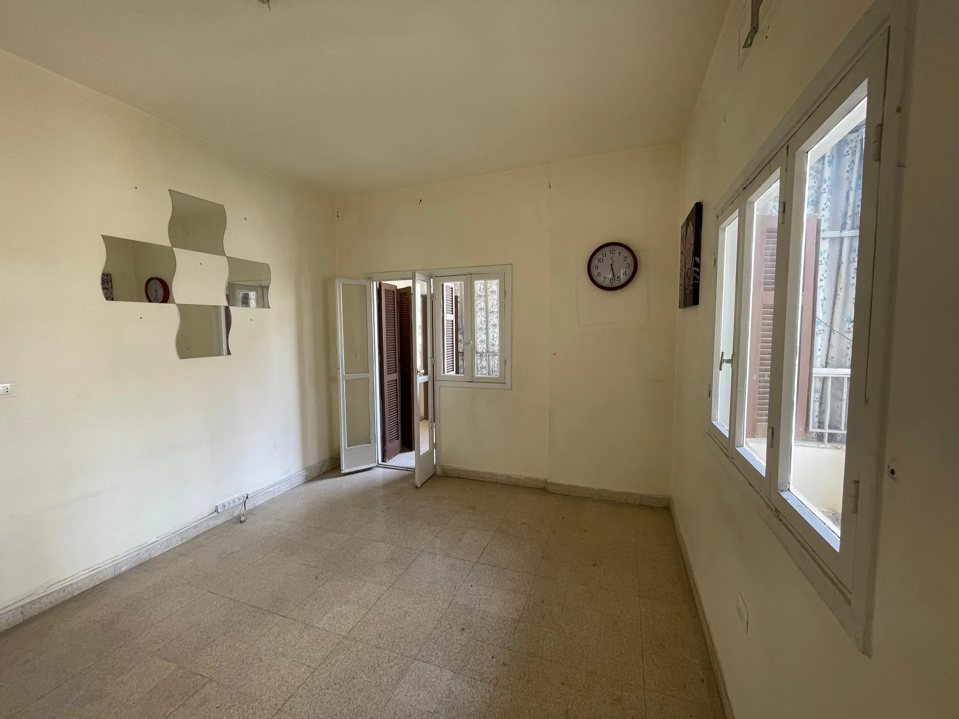 170 SQM Decorated Apartment For Sale In Mazraa, Beirut — الصورة 5