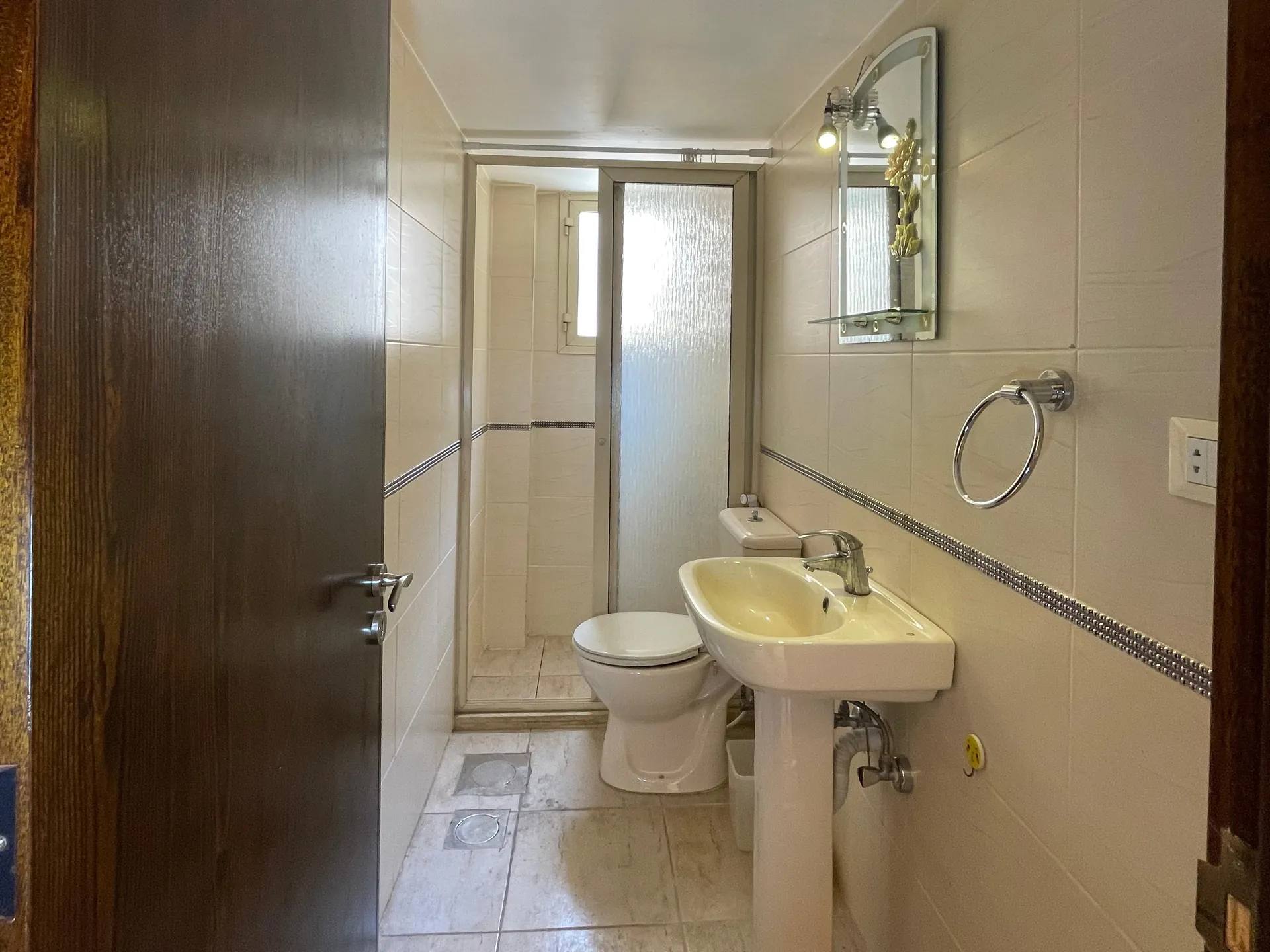 170 SQM Decorated Apartment For Sale In Mazraa, Beirut — الصورة 8