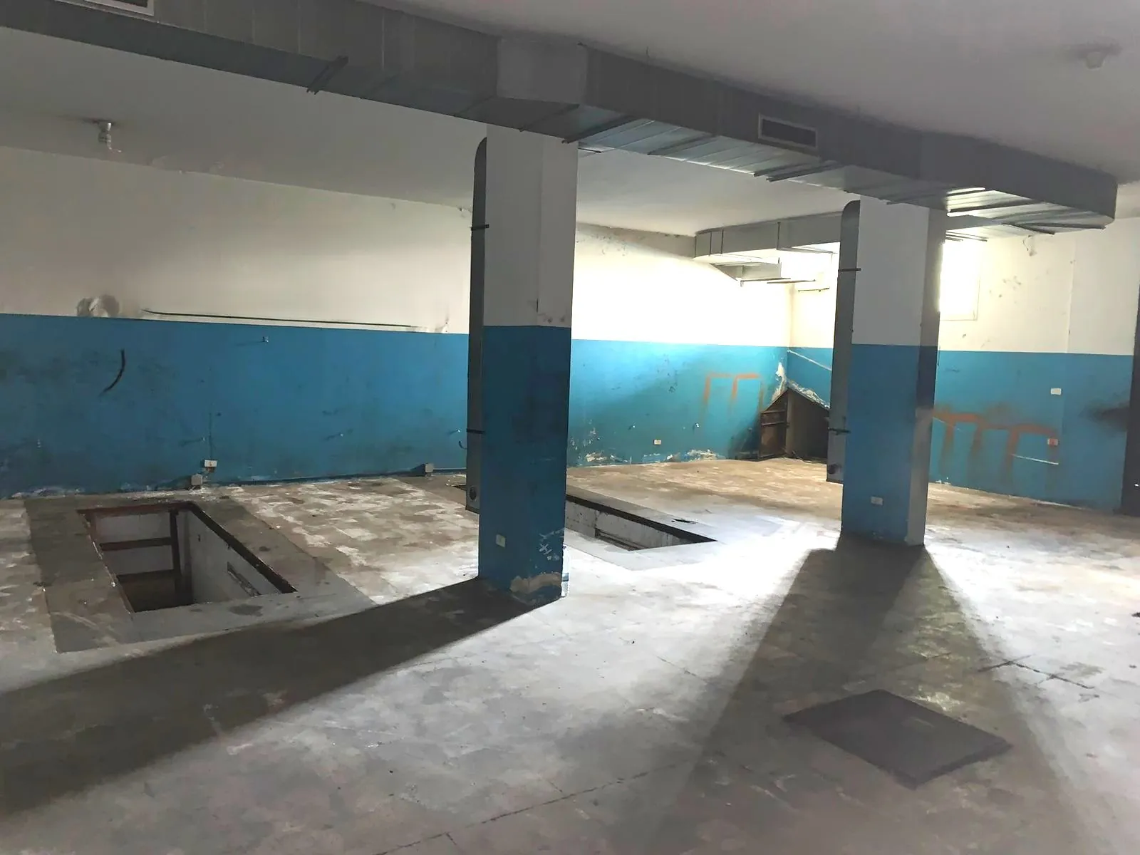 4 Floors Commercial Building In A Prime Location For Sale In Halat — الصورة 2
