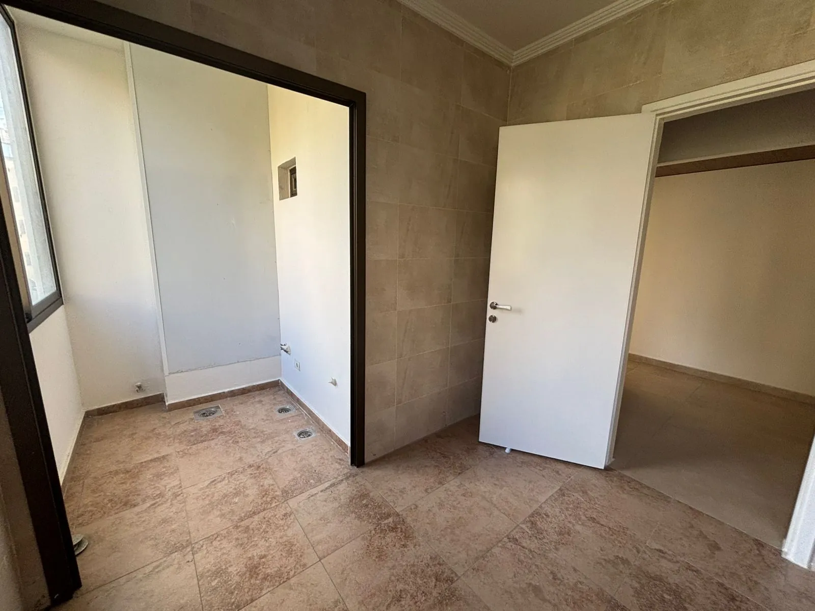 3-Bedroom Brand New Apartment For Sale in Naccache — الصورة 4