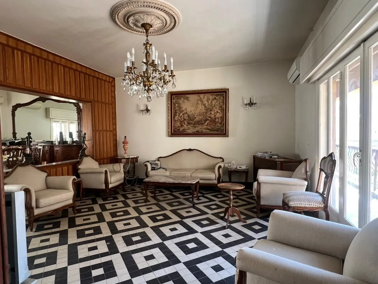 4-Bedroom Apartment with Terrace For Sale in Achrafieh, Abed El Wahab — الصورة 2
