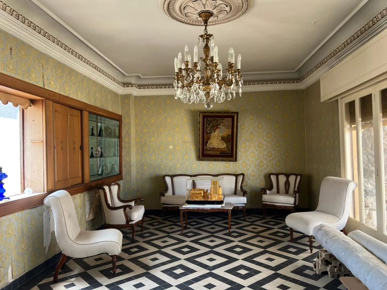 4-Bedroom Apartment with Terrace For Sale in Achrafieh, Abed El Wahab — الصورة 4