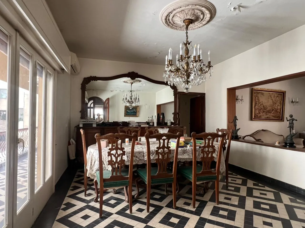 4-Bedroom Apartment with Terrace For Sale in Achrafieh, Abed El Wahab — الصورة 5
