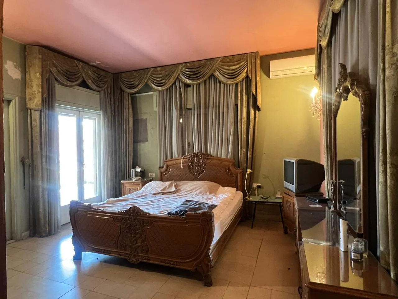 4-Bedroom Apartment with Terrace For Sale in Achrafieh, Abed El Wahab — الصورة 6