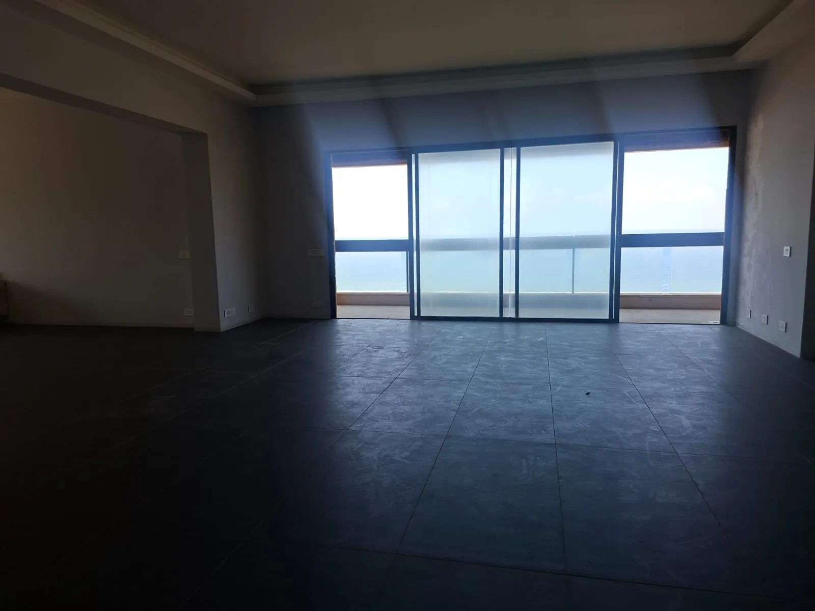 High-End Apartment with Panoramic Sea View For Sale in Ramlet Al Bayda — الصورة 2
