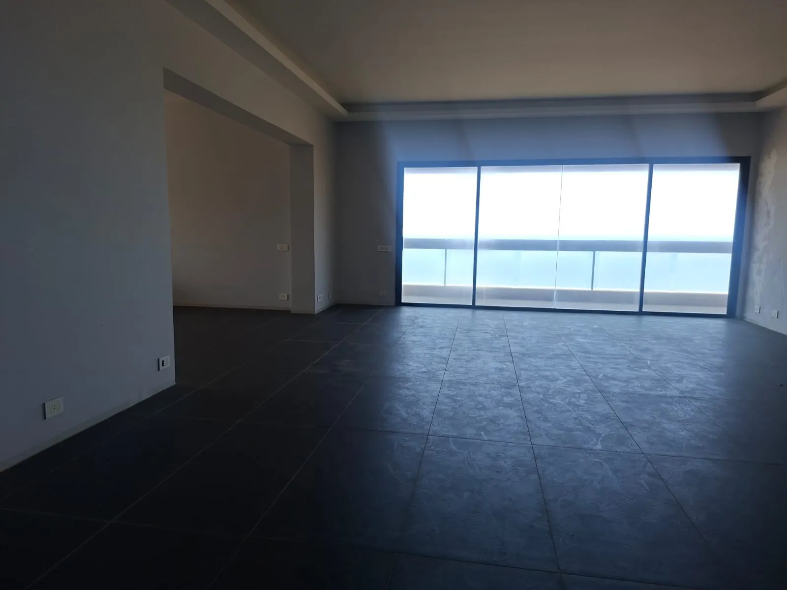 High-End Apartment with Panoramic Sea View For Sale in Ramlet Al Bayda — الصورة 3